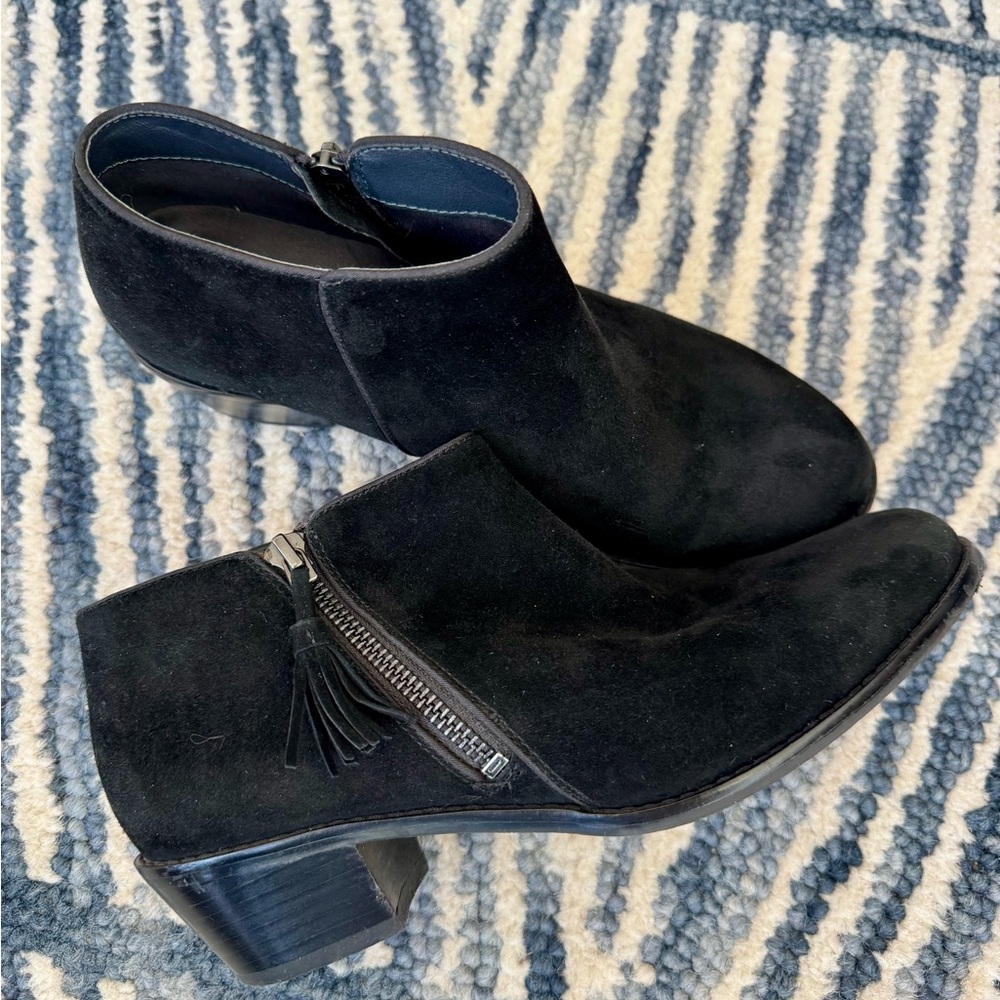Vionic Black Ankle Booties with Zipper